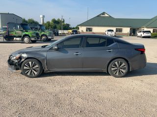 2022 Nissan Altima SV FWD - Exterior Side Driver Image